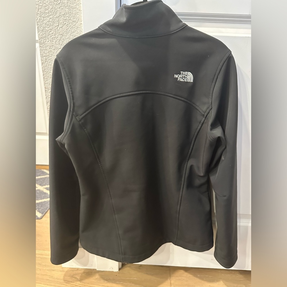 North Face Women’s Wind Shell Jacket - image 2